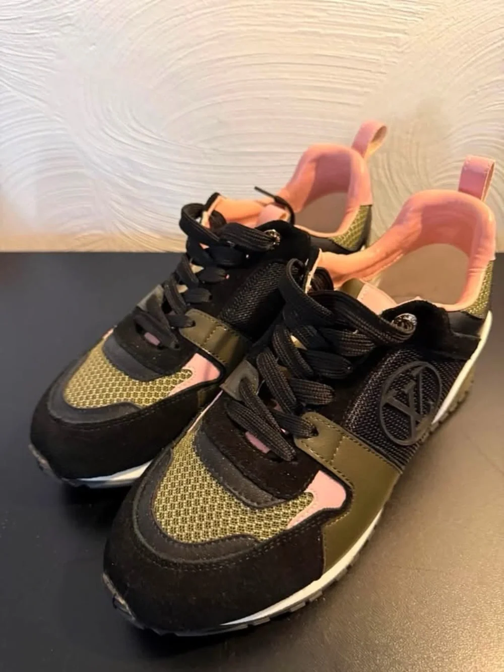 Fashion Shoes Black and Pink Athletic Sneakers
